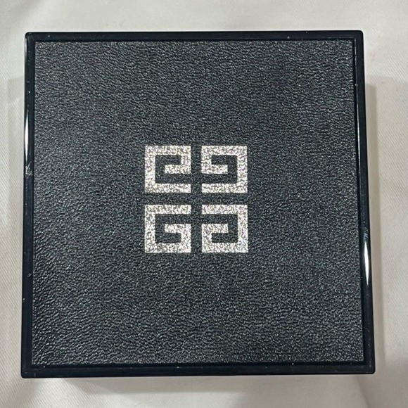 Givenchy Prisme Libre Loose Setting Powder Shade 2: Satin Blanc - Picture 2 of 4